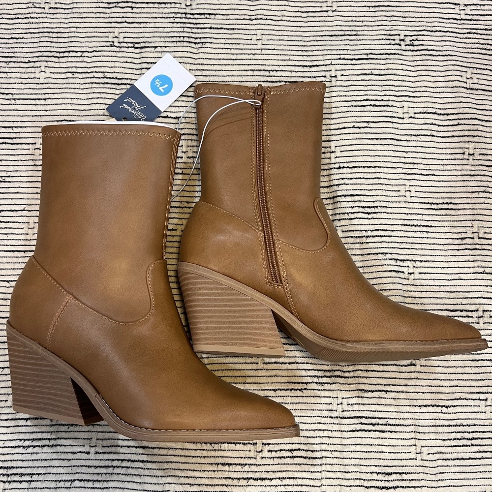 Women's Aubree Ankle Boots - Universal Thread Tan 7.5 NWT